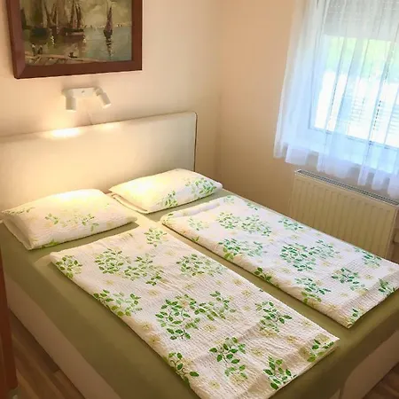 Apartament Aranypart *