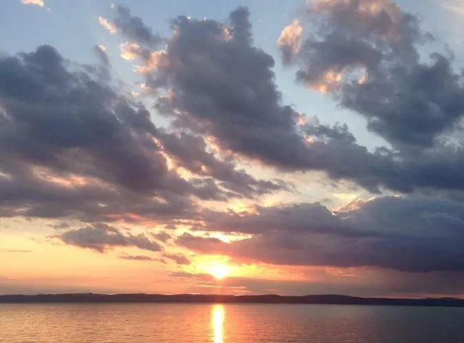 아파트 Aranypart *